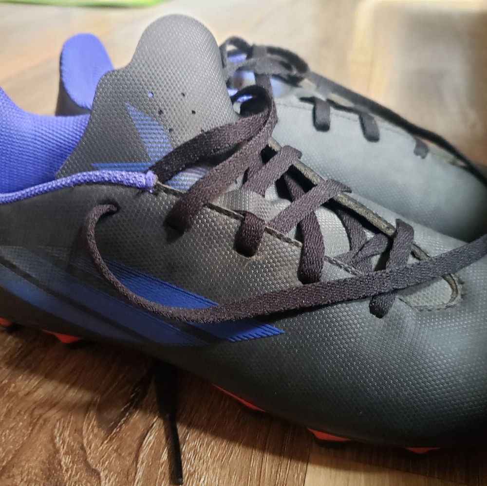 Boys Adidas Soccer Cleats Size 6